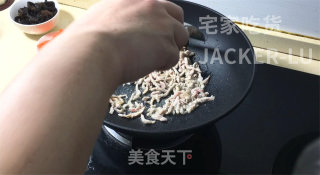 懒人版鱼香肉丝，厨艺有限，依靠调料包，比自己调味靠谱多了。的做法步骤：4