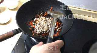 懒人版鱼香肉丝，厨艺有限，依靠调料包，比自己调味靠谱多了。的做法步骤：11