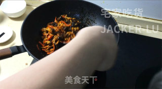 懒人版鱼香肉丝，厨艺有限，依靠调料包，比自己调味靠谱多了。的做法步骤：12