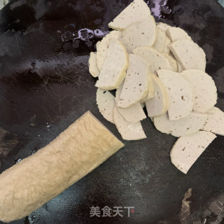 蒜苗炒肉饼的做法步骤：1