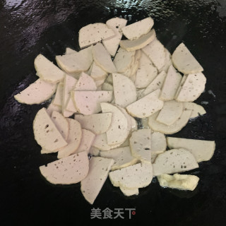 蒜苗炒肉饼的做法步骤：3