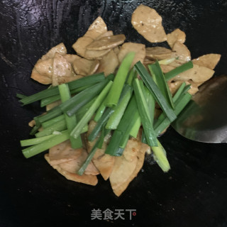 蒜苗炒肉饼的做法步骤：8