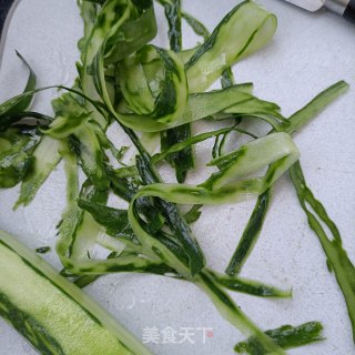 黄瓜鸡蛋沙拉的做法步骤：2