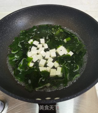 裙带菜豆腐蛋花汤的做法步骤：7