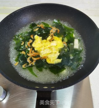 裙带菜豆腐蛋花汤的做法步骤：9