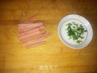 火腿肠辣炒年糕的做法步骤：2