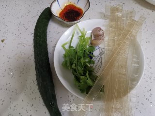 凉拌绿豆大拉皮的做法步骤：1