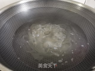 凉拌绿豆大拉皮的做法步骤：2