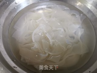 凉拌绿豆大拉皮的做法步骤：3