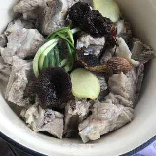 啤酒炖排骨的做法步骤：7