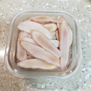 酸姜焖鸡的做法步骤：2