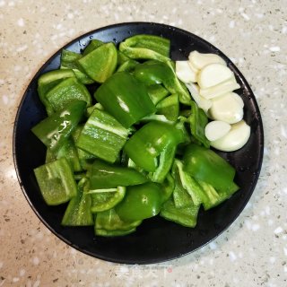 鸡肉炒青椒的做法步骤：4