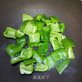 鸡肉炒青椒的做法步骤：5