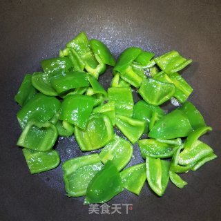 鸡肉炒青椒的做法步骤：6