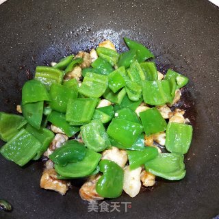鸡肉炒青椒的做法步骤：11