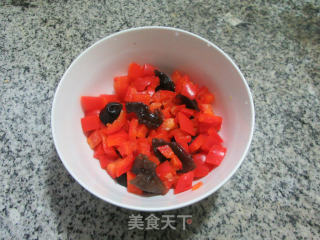 黑木耳红椒炒鸡蛋的做法步骤：7