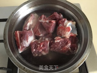 冬瓜海带扇骨汤的做法步骤：1