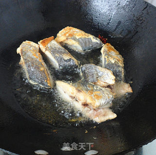 蒜瓣烧鲅鱼的做法步骤：4