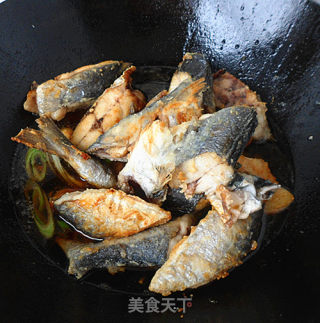 蒜瓣烧鲅鱼的做法步骤：8