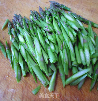 白灼芦笋的做法步骤：2