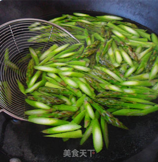 白灼芦笋的做法步骤：3