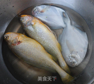 红烧黄鱼平子鱼的做法步骤：1