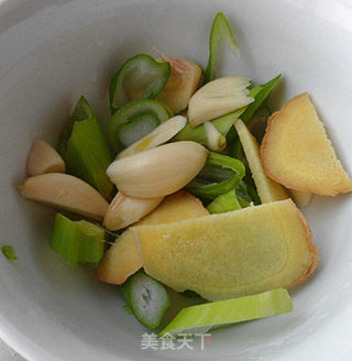 红烧黄鱼平子鱼的做法步骤：2