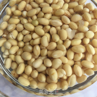 黄豆香菇煲排骨的做法步骤：1