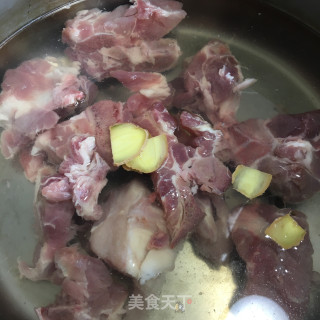 黄豆香菇煲排骨的做法步骤：3