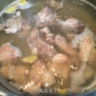 黄豆香菇煲排骨的做法步骤：4