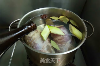 川味凉拌猪腱子的做法步骤：2