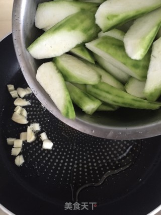 蒜蓉炒丝瓜的做法步骤：4