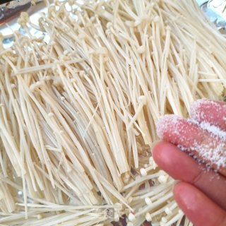 烤金针菇的做法步骤：2