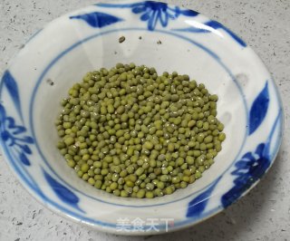 绿豆沙的做法步骤：1