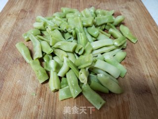 四季豆炒木耳的做法步骤：1