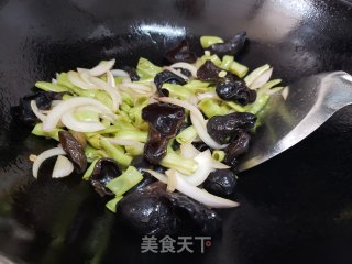 四季豆炒木耳的做法步骤：4
