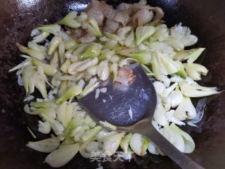 藠头炒五花肉的做法步骤：6