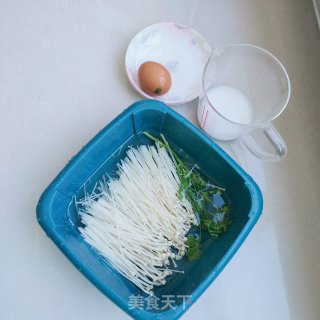 金针菇鸡蛋汤的做法步骤：1