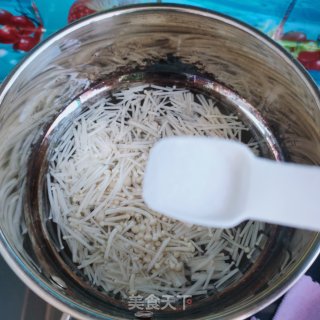 金针菇鸡蛋汤的做法步骤：4