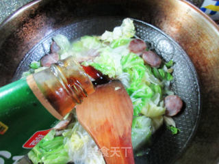 香肠包心菜炒铁棍山药粉条的做法步骤：11