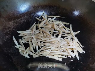 香肠炒白四季豆的做法步骤：2