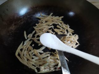 香肠炒白四季豆的做法步骤：3