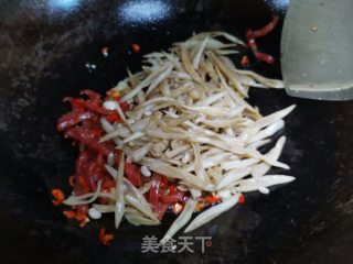 香肠炒白四季豆的做法步骤：6
