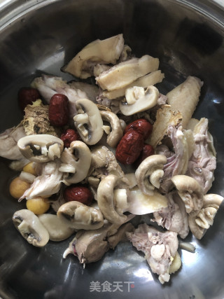蘑菇鸡汤的做法步骤：4