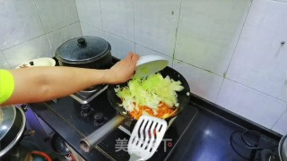 五彩虾仁炒面的做法步骤：10