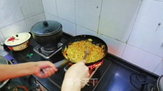 五彩虾仁炒面的做法步骤：17