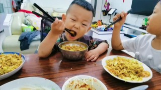五彩虾仁炒面的做法步骤：21