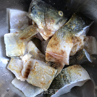 蒜香无水焗鲈鱼的做法步骤：3