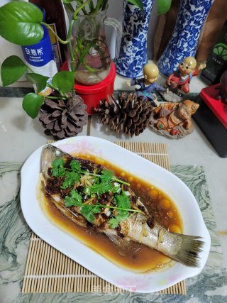 黄豆酱蒸鲈鱼的做法步骤：6