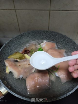 白灼猪耳朵的做法步骤：6